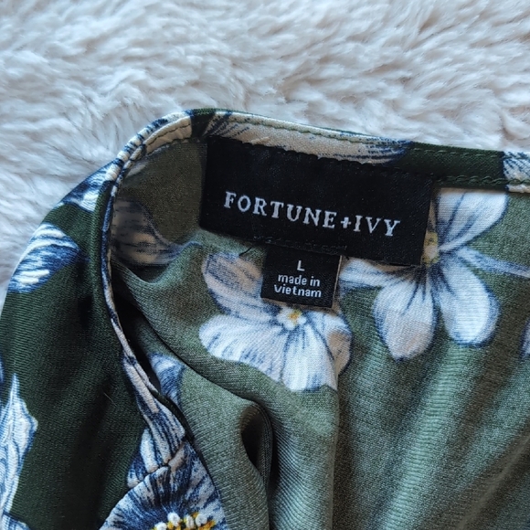 Chic Floral Wrap Midi Dress in Green and White L - Picture 6 of 7